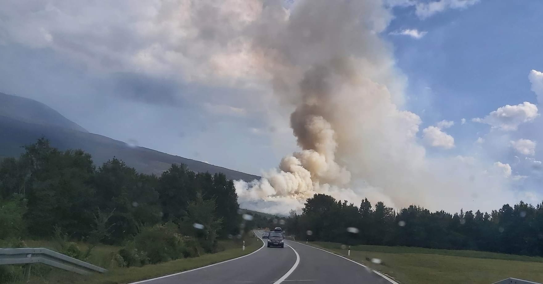 Udar munje izazvao požar na padinama Učke 